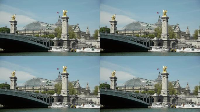 法国巴黎的Pont Alexandre III和大皇宫