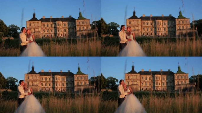 爱情中迷人时尚的婚礼情侣。背景上的老式城堡