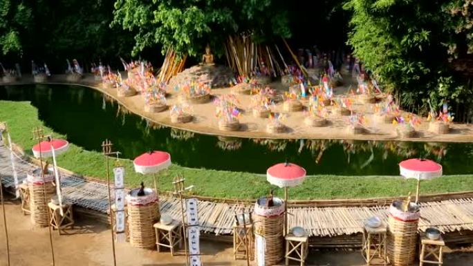 泰国清迈的松干节，宗教旗帜插在沙塔上。