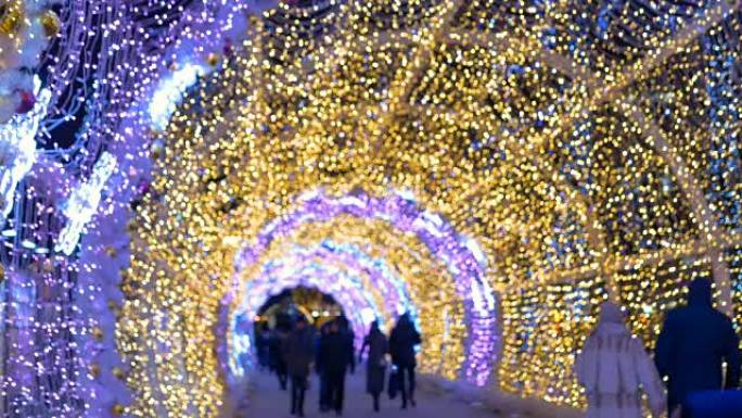 发光的隧道。圣诞节装饰