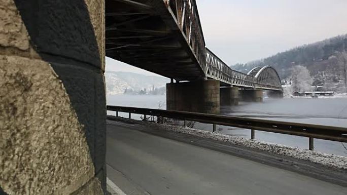 伏尔塔瓦河上的单线铁路桥