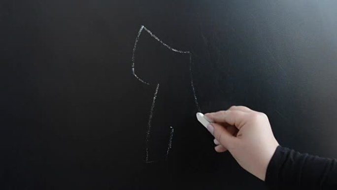 我们用粉笔在黑板上画了一只狗。