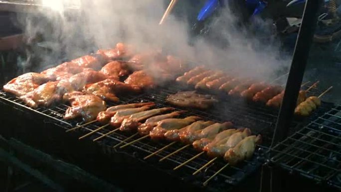 泰国风味街头美食烤鸡或木炭烧烤