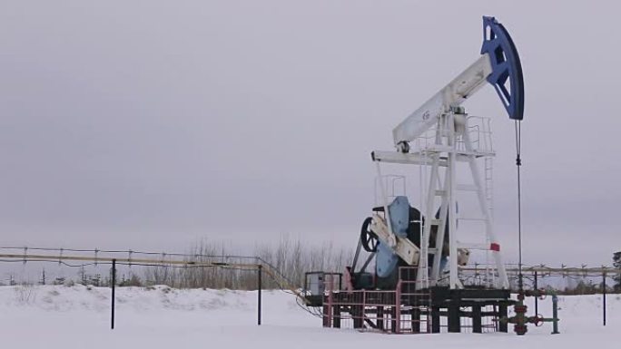 石油和天然气行业。油田油泵千斤顶的工作