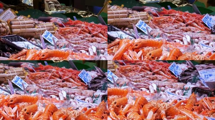 海鲜蟹龙虾鱿鱼虾小龙虾牡蛎贻贝贝壳在西班牙巴塞罗那冰镇鱼市场上