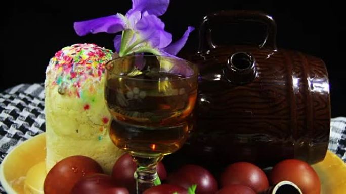 复活节在装有鸡蛋和格鲁吉亚葡萄酒桶的盘子上旋转