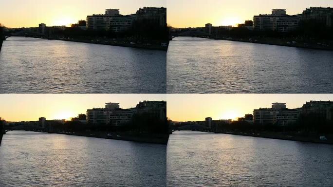 从Bir-Hakeim桥看到的Saine河的日落