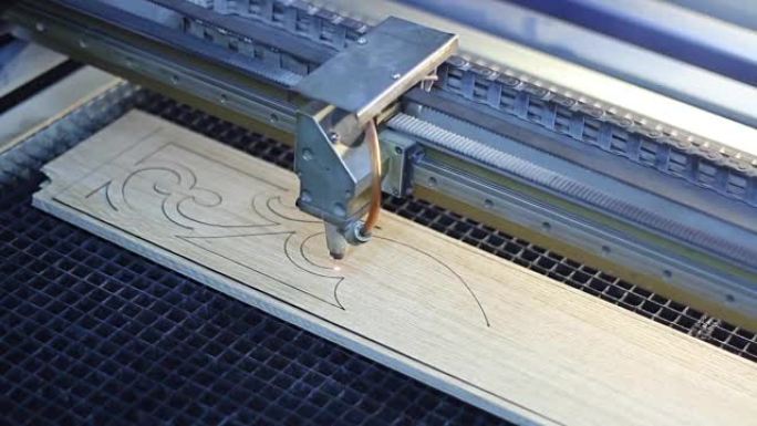 木工家具厂采用数控技术的现代激光木工机床