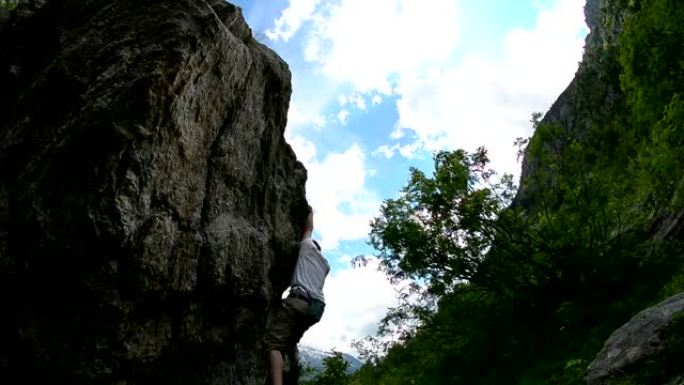 攀登悬空巨石沙莫尼谷