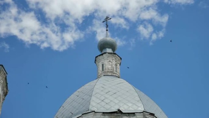 教会东正教俄罗斯圆顶对抗蓝天慢动作视频