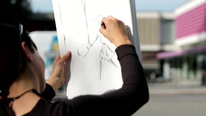 艺术家在城市街道上画素描