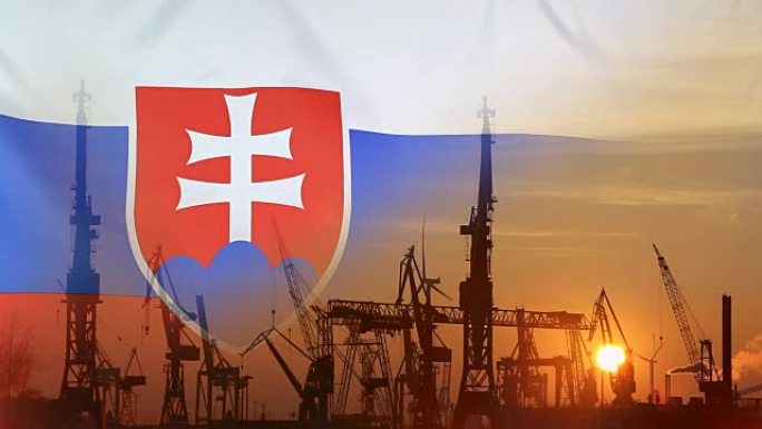 日落时带有斯洛伐克国旗的工业概念