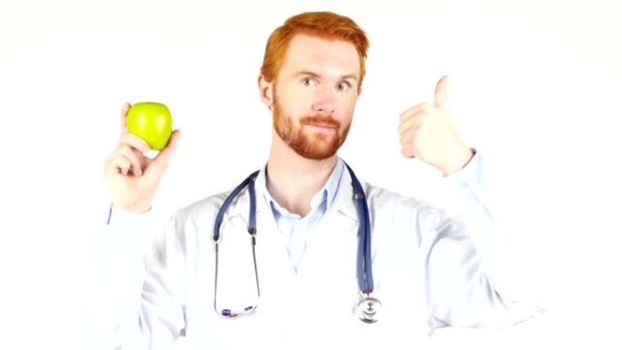 医生的肖像显示一个拇指向上的苹果，白色背景