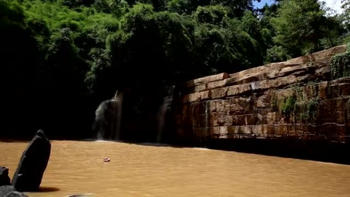 泰国碧差汶雨季Khao Kho的Sridit瀑布