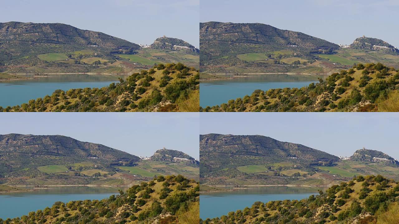 阳光明媚的一天山湖全景4k西班牙