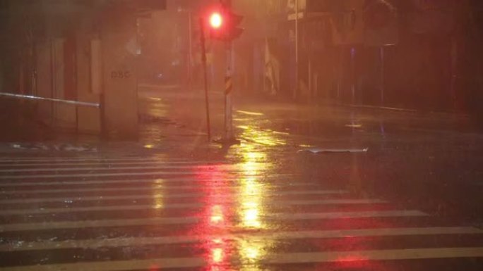 台风吹德布里慢速运动期间街角大雨22