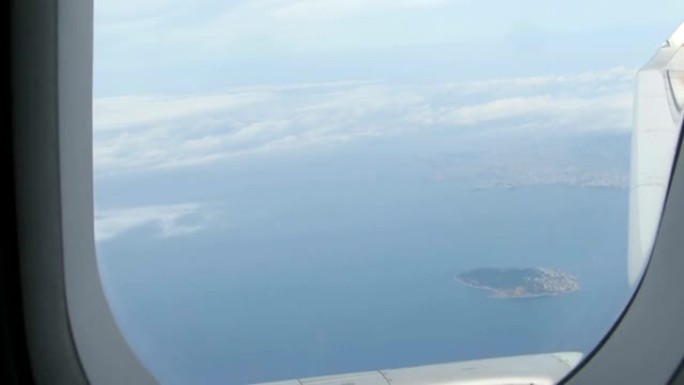 从飞机窗口看岛屿景观