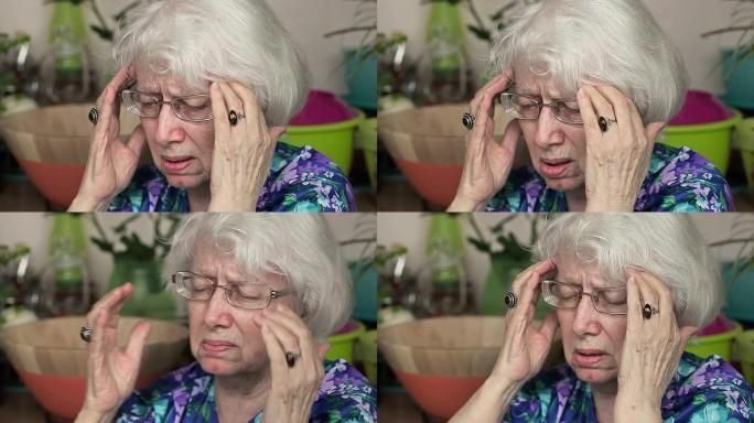 头痛的老年妇女