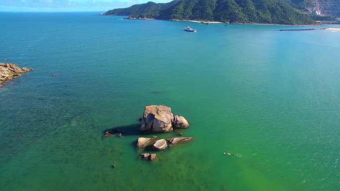 航拍三亚后海皇后湾海上冲浪及海棠湾风光