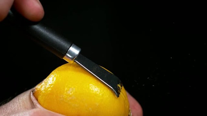 黄色柠檬皮，柑橘柠檬味，黑色背景，慢动作4K
