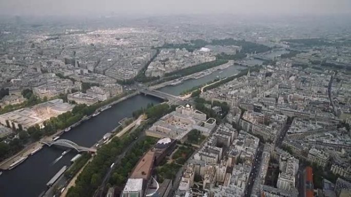 从塞纳河看法国法兰西岛巴黎的城市景观
