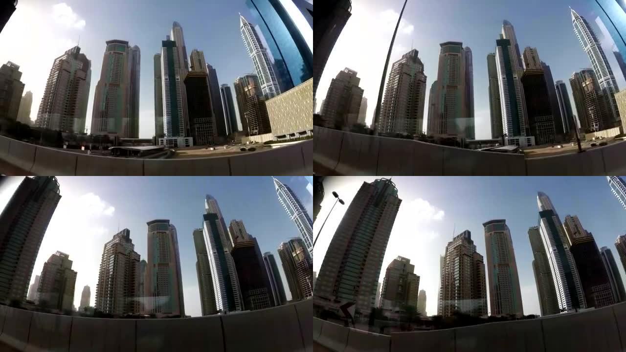 从车窗上看到沿路矗立的摩天大楼的景色。阿拉伯联合酋长国迪拜