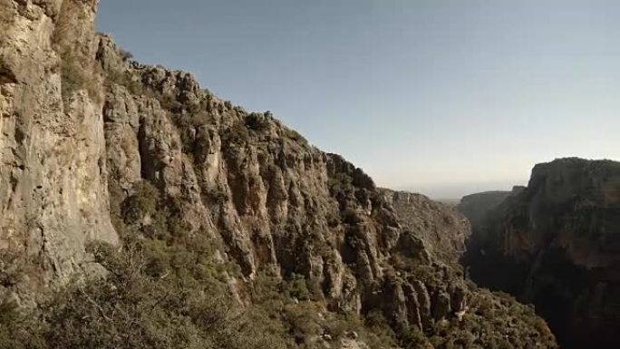 圆形全景岩石与洞穴峡谷Seytanderesi晴天亚当卡亚拉尔梅尔辛省土耳其