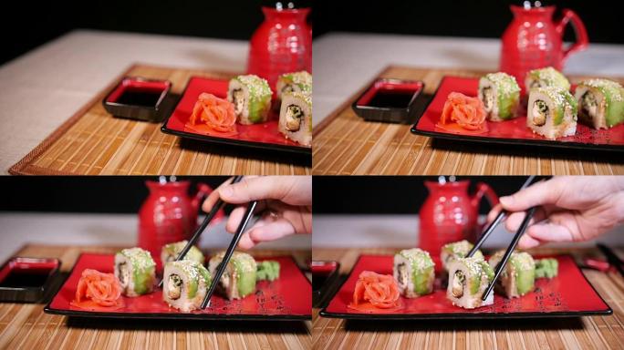 用筷子拿寿司卷