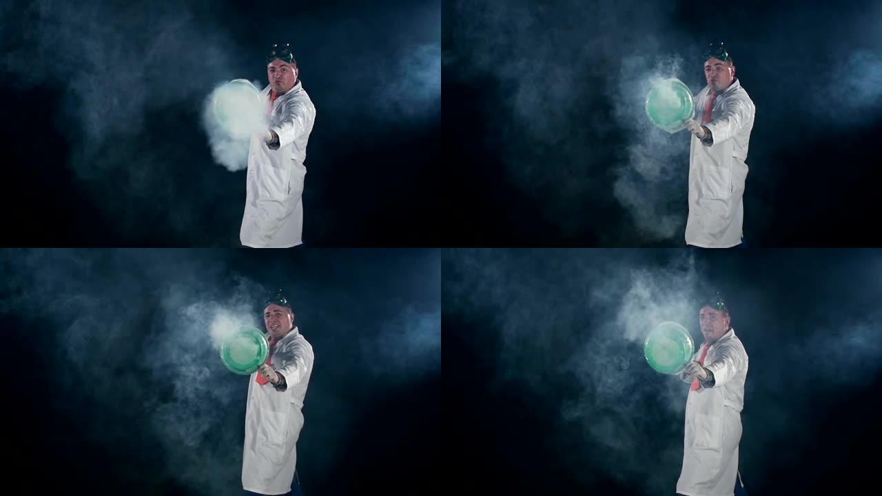 穿着制服的男子化学家用空气烟雾气泡制作有趣的把戏，黑色背景上的子弹，慢动作