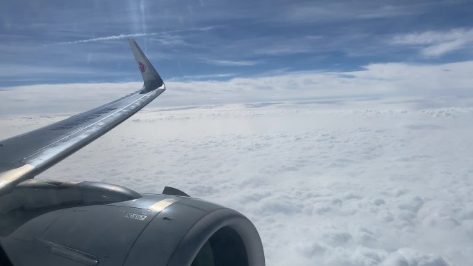 飞机上壮观云海主观