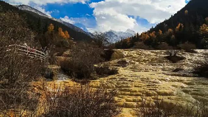 中国四川黄龙山自然钙化池