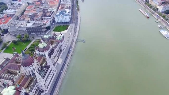多瑙河对岸布达佩斯的鸟瞰图