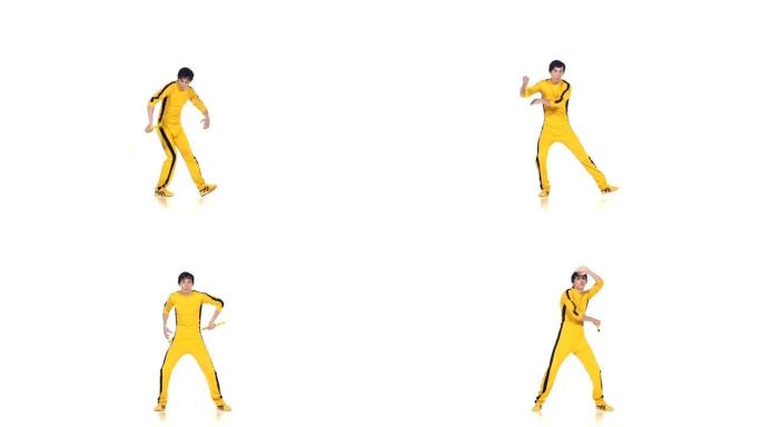 穿着黄色西装的男子训练空手道，熟练地旋转双节棍，慢动作