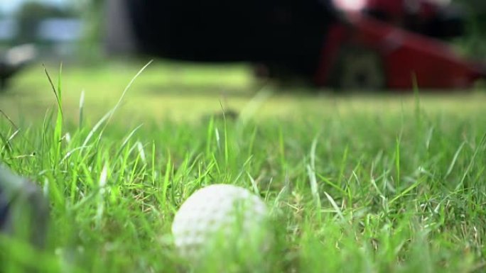 在高尔夫球场割草: 慢动作