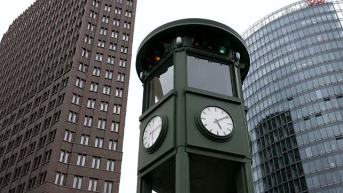柏林波茨坦广场上的历史时钟