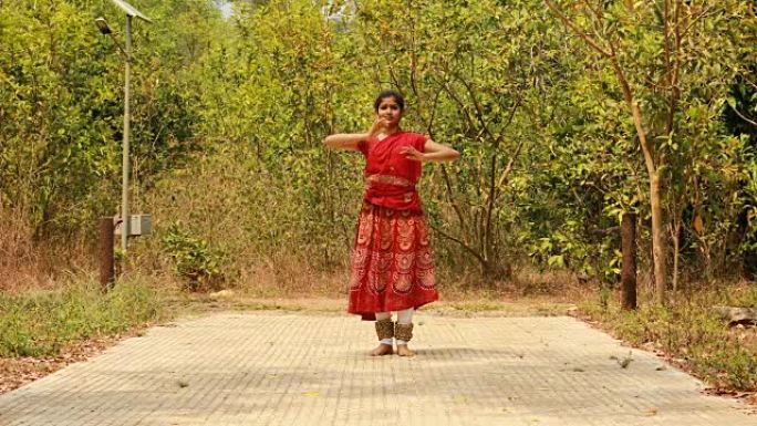 卡塔克舞者表演