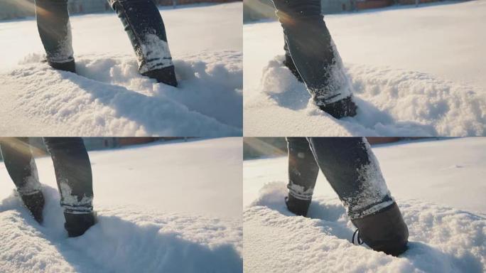女孩的脚在雪地里行走