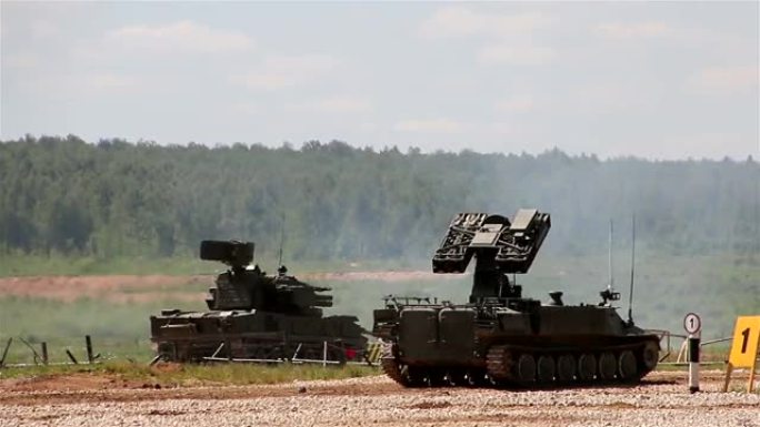 多边形中的俄罗斯装甲车。