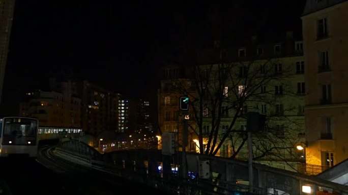 法国之夜巴黎市著名的bir hakeim地铁站大桥全景4k