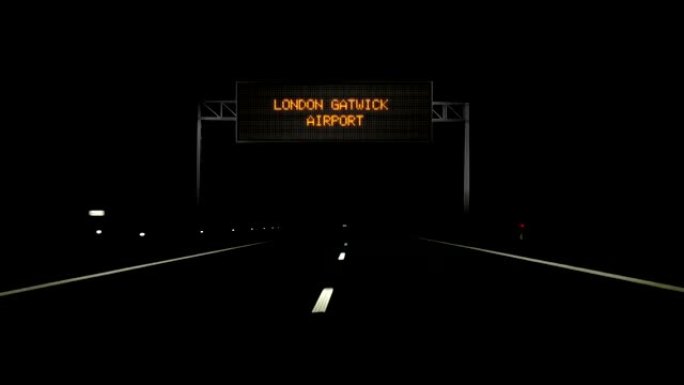 伦敦盖特威克国际机场数字路标和入口标志。