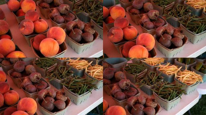 相机在水果摊上沿着美味的桃子桌子平移