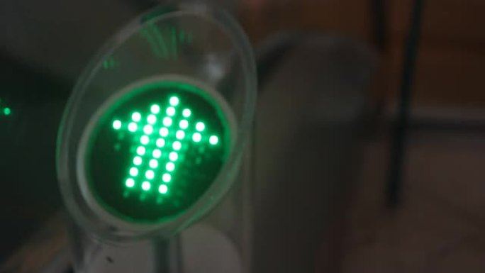 绿色箭头交通信号