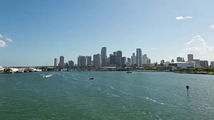 佛罗里达州迈阿密市中心，船上有海滨日延时