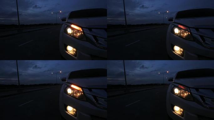 汽车打开转向灯以发出转向灯。
