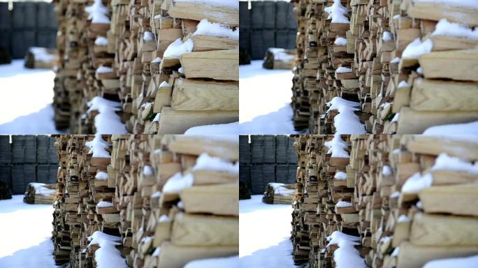 白雪皑皑的木条堆用于酒桶生产。