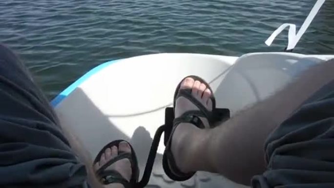 踩踏划桨船