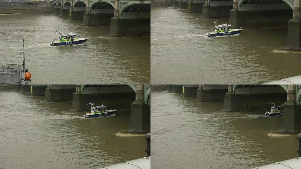 河上的警察快艇