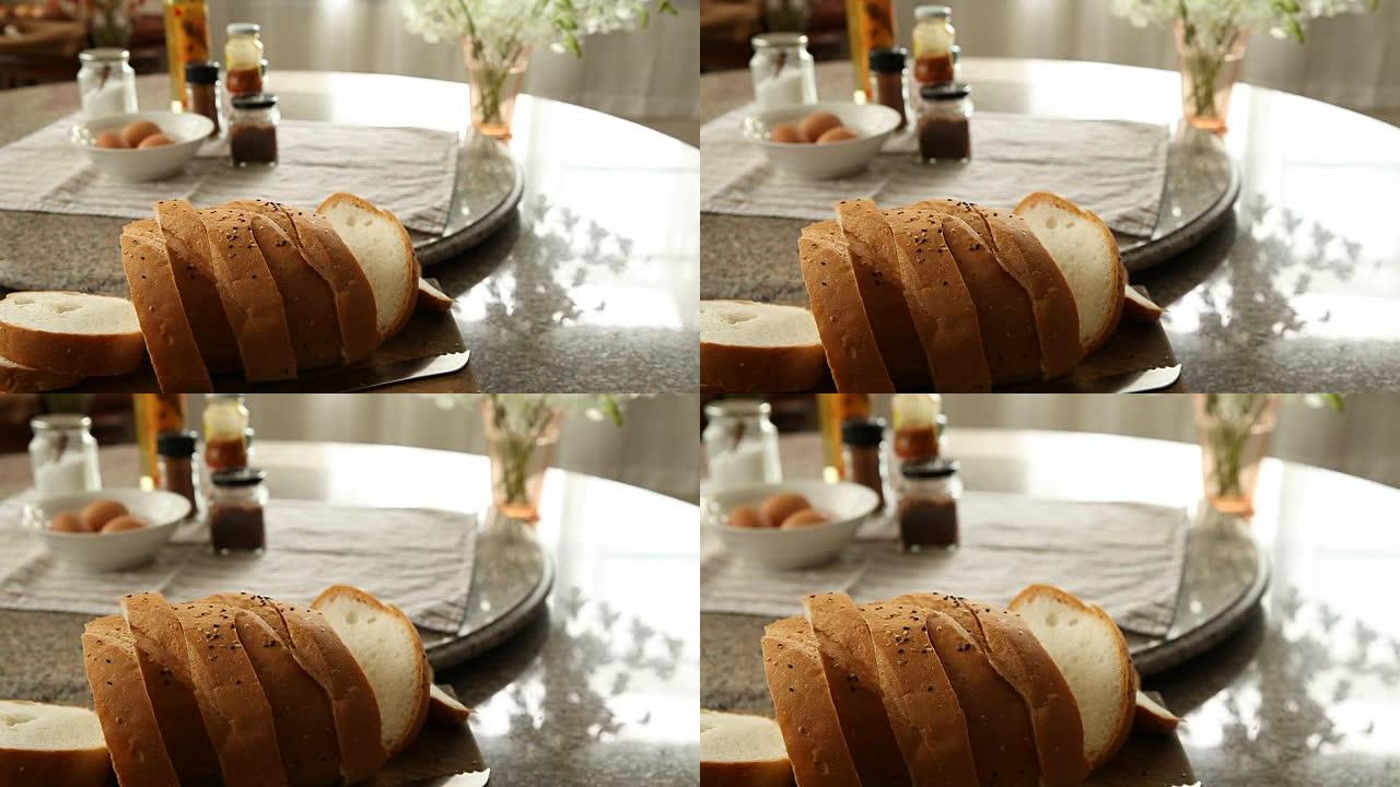 用刀切成全谷物面包