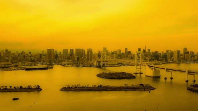 彩虹桥和东京铁塔的东京湾黄色调，4K