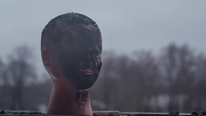 黑色燃烧的人体模型头部特写